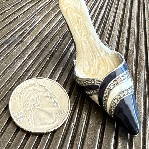 Brooch Navy and cream enamel rhinestone brooch -High Heel Shoe - Picture 6 of 8